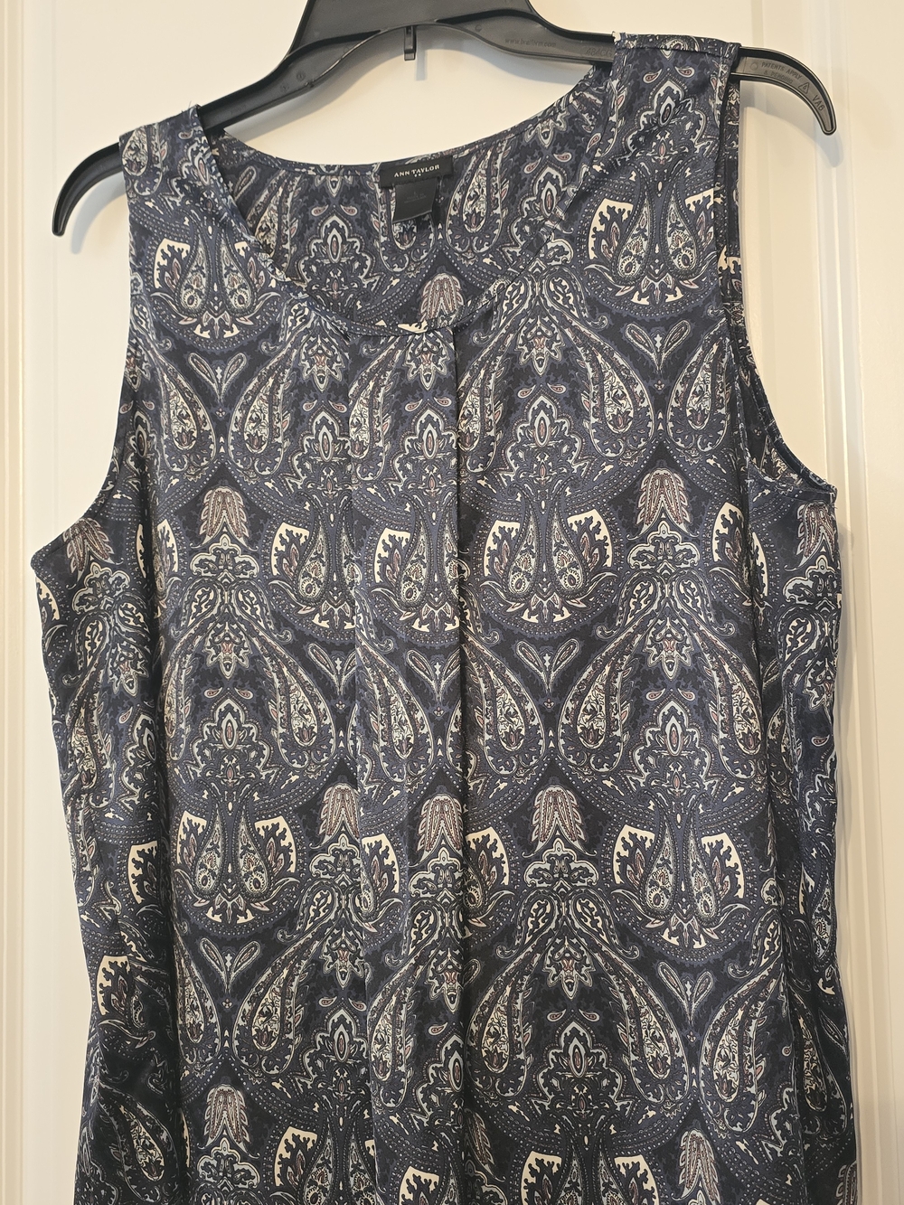 Ann Taylor Women's Sz L Sleeveless Blouse, Navy/Pink Paisley Print